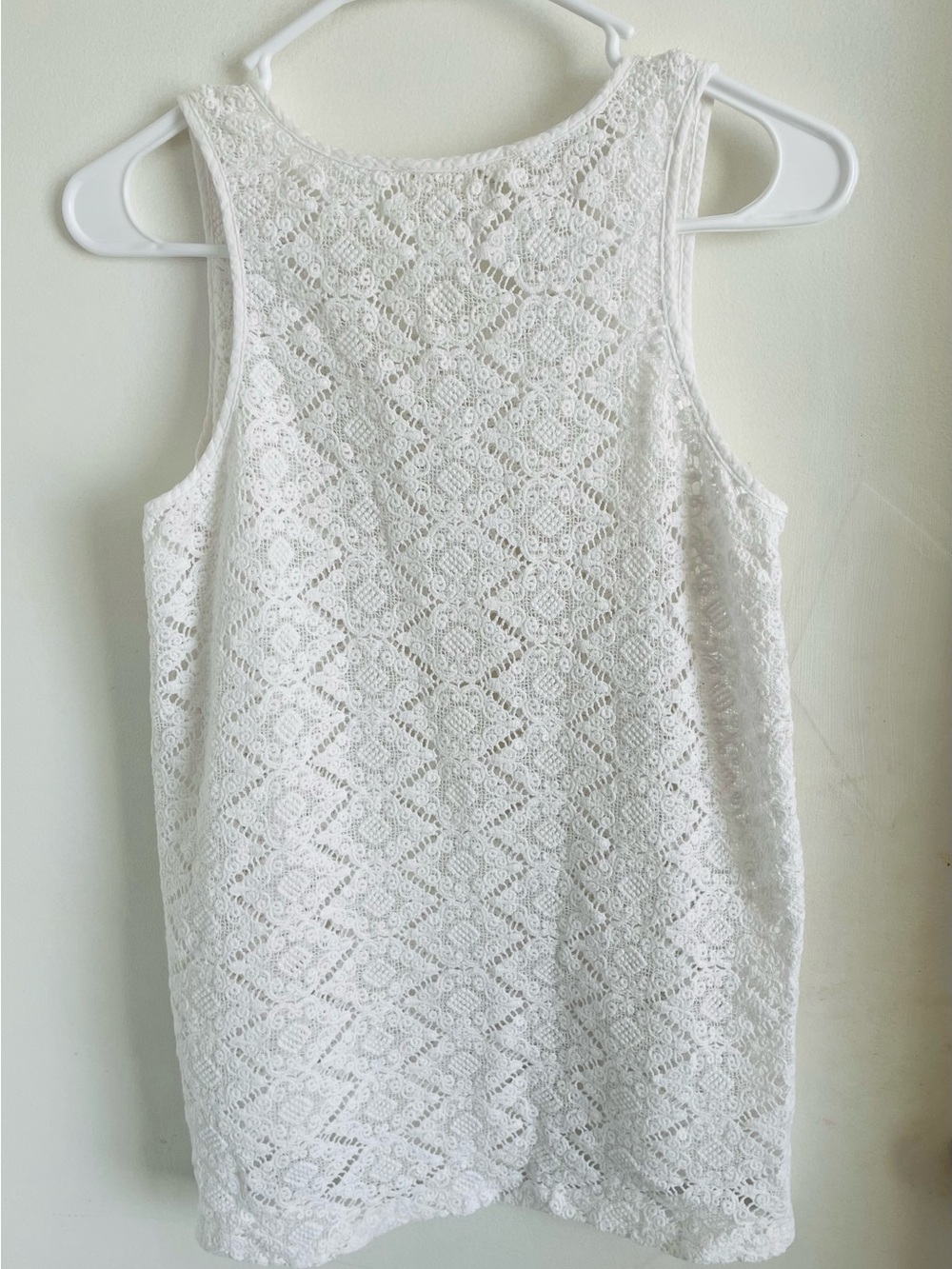 Women's White Lace Sleeveless Tank by - Picture 3 of 3